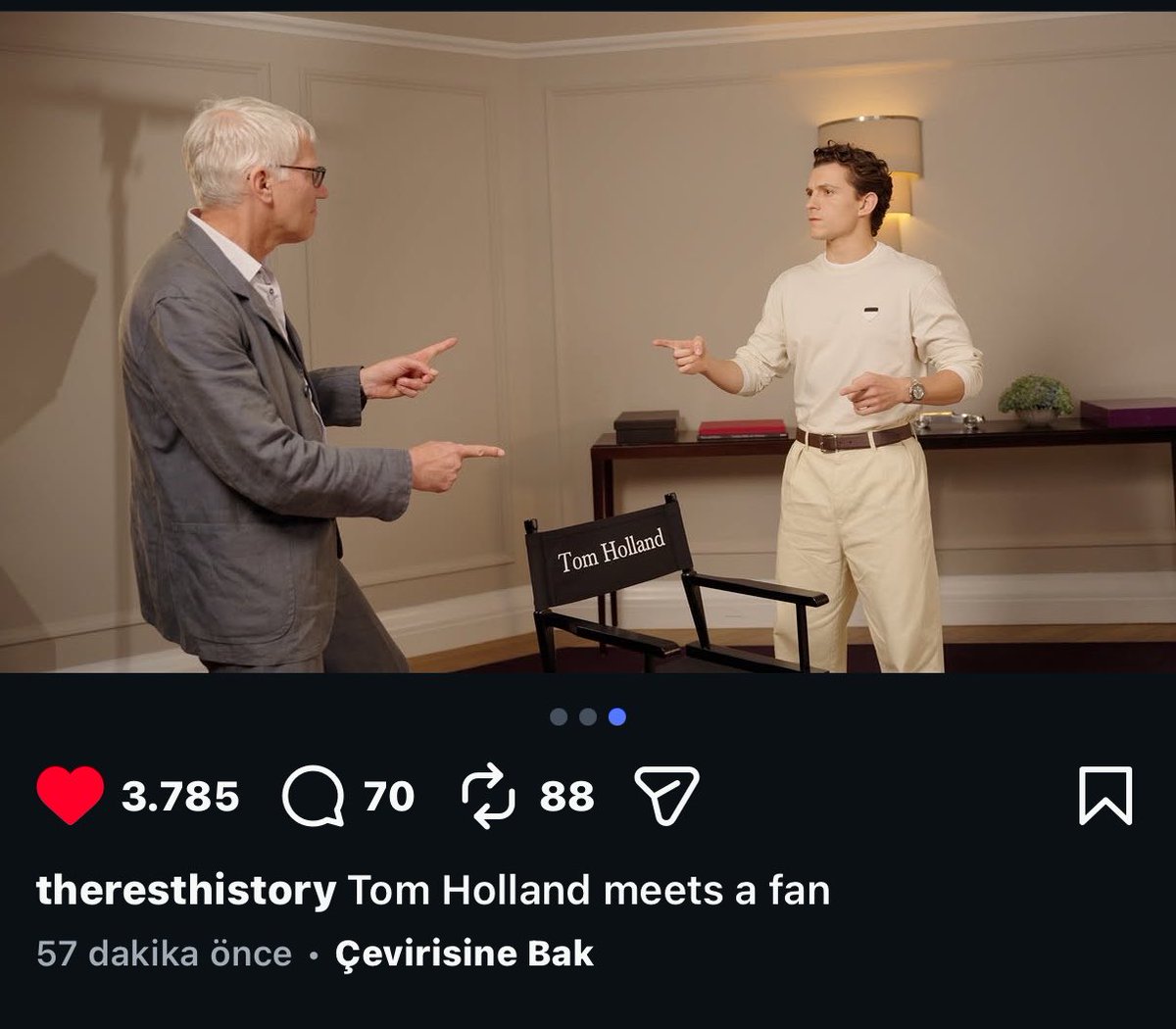 mustafabbozkurt's tweet photo. Popüler Tarihçi Tom Holland, sürekli oyuncu olan genç Tom Holland ile karıştırılıyordu. Sonunda ikisi buluşmuş, meşhur memei canlandırmışlar. The Rest is History kanalına konuk olmuş oyuncu Tom Holland. 

Bayıldım bu işe :) https://t.co/arbojGcSJr