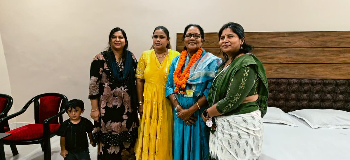BJMCMahilaOD's tweet photo. Privileged to welcome Dr. Monuwari Begum Ji, National President, BJMC Mahila Morcha, during her visit to Odisha.
Her guidance and encouragement inspire us to  work with greater dedication for the welfare, dignity and empowerment of women workers.

#BJMC #MahilaMorcha https://t.co/Njyc2Etb7n