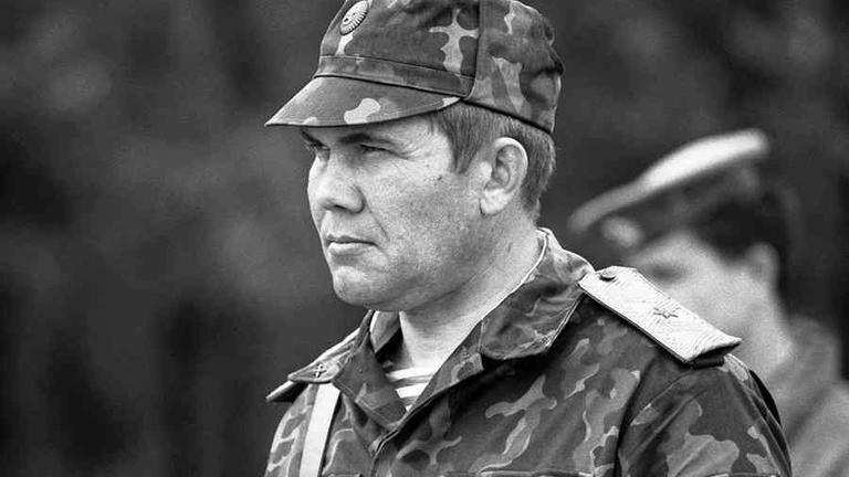 KapitanKenguru's tweet photo. «Дайте мне набрать роту из детей элиты и война через день закончится». Александр Лебедь (1950-2002), генерал ВДВ. https://t.co/TfBb85aJ8K