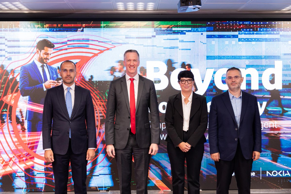 nokianetworks's tweet photo. Nokia and @vodafone Albania showcased an AI-powered Network Slicing solution at a public event in Tirana. Together, Vodafone's 5G Standalone network and Nokia's advanced AI can enable autonomous decision-making to optimize real-time network performance.

https://t.co/B6R8i9Bc8D https://t.co/jPqyo9JO7r