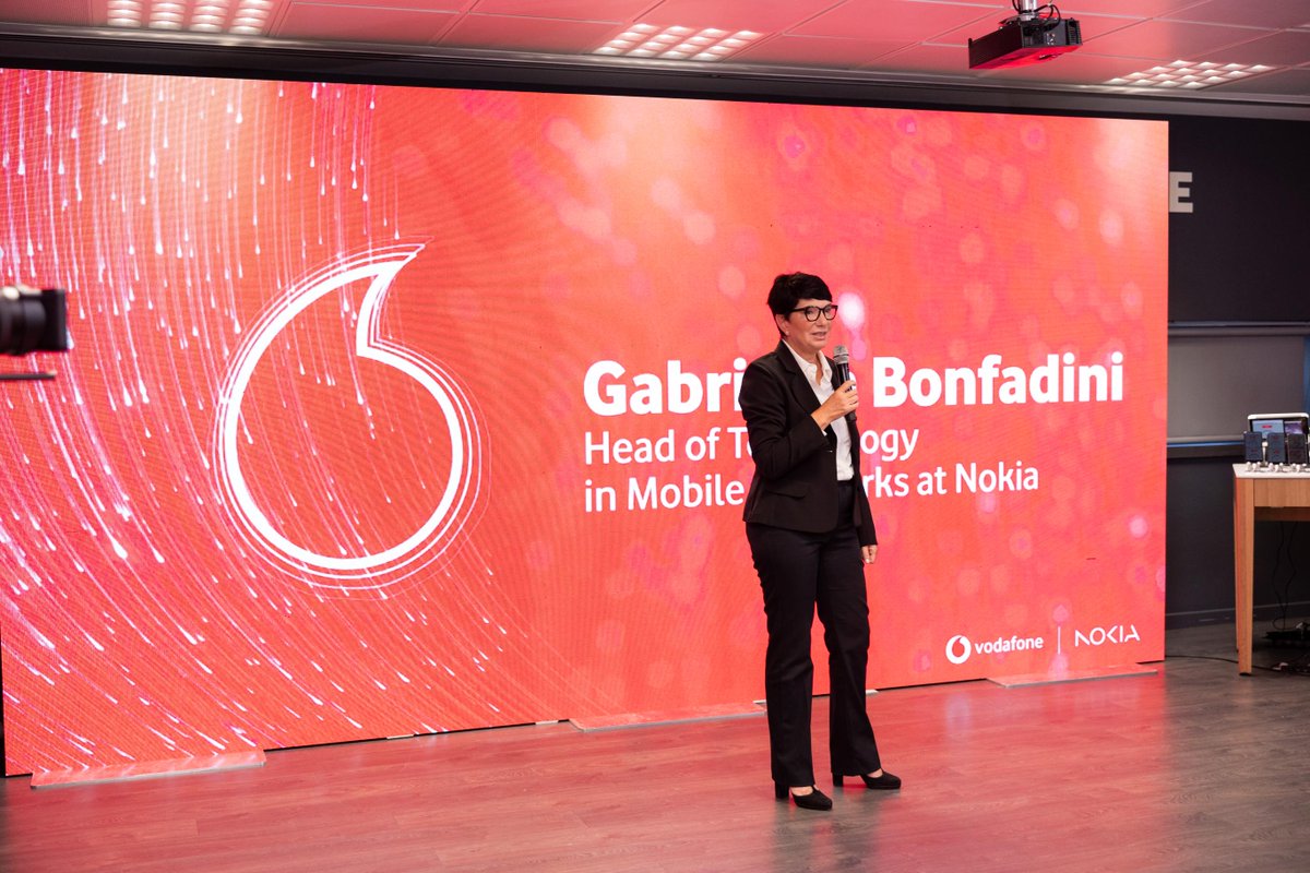 nokianetworks's tweet photo. Nokia and @vodafone Albania showcased an AI-powered Network Slicing solution at a public event in Tirana. Together, Vodafone's 5G Standalone network and Nokia's advanced AI can enable autonomous decision-making to optimize real-time network performance.

https://t.co/B6R8i9Bc8D https://t.co/jPqyo9JO7r