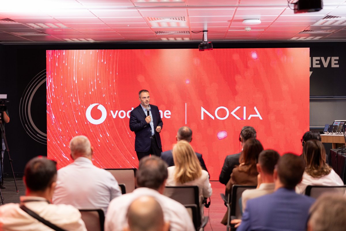nokianetworks's tweet photo. Nokia and @vodafone Albania showcased an AI-powered Network Slicing solution at a public event in Tirana. Together, Vodafone's 5G Standalone network and Nokia's advanced AI can enable autonomous decision-making to optimize real-time network performance.

https://t.co/B6R8i9Bc8D https://t.co/jPqyo9JO7r