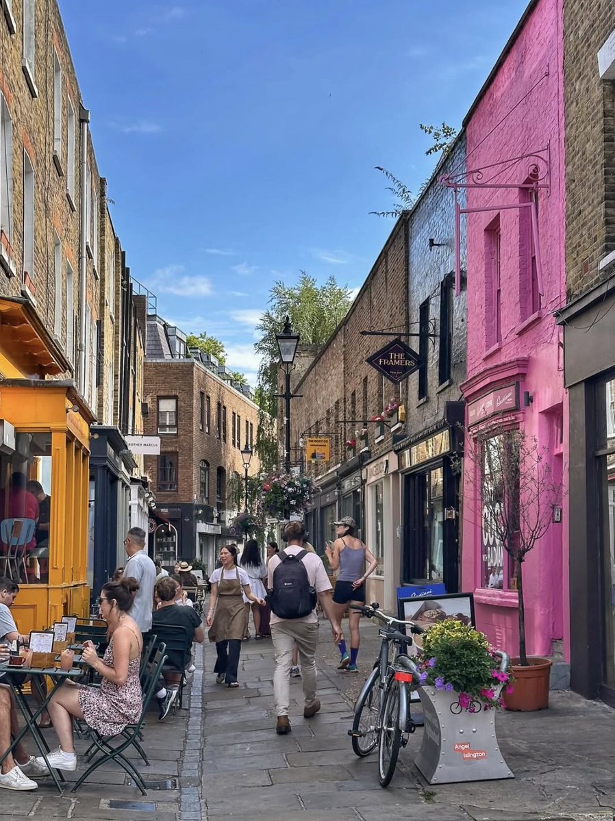 visitlondon's tweet photo. 📍Angel [📸 @zdenka.ldn] #LondonMakesItPossible #VisitLondon https://t.co/qqFE0aUtEj