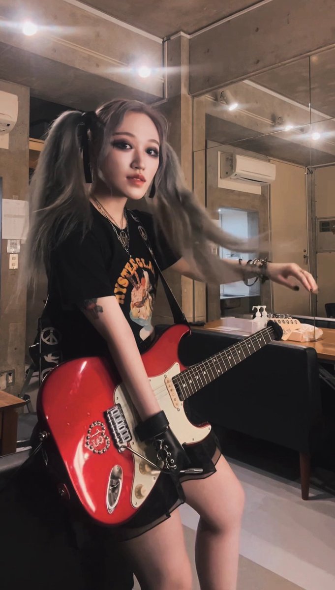LiSA ギターピック 🩷Lisa 13🩷義手ギタリスト🎸💪義手ピックは手作り (@lhjw121315666