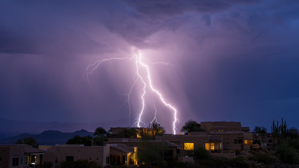 sonoranstorms's tweet photo. Lazy chasing from a dinner party tonight. At some point I should actually go out and chase a storm and not be so lazy. https://t.co/G4I649Mb9u