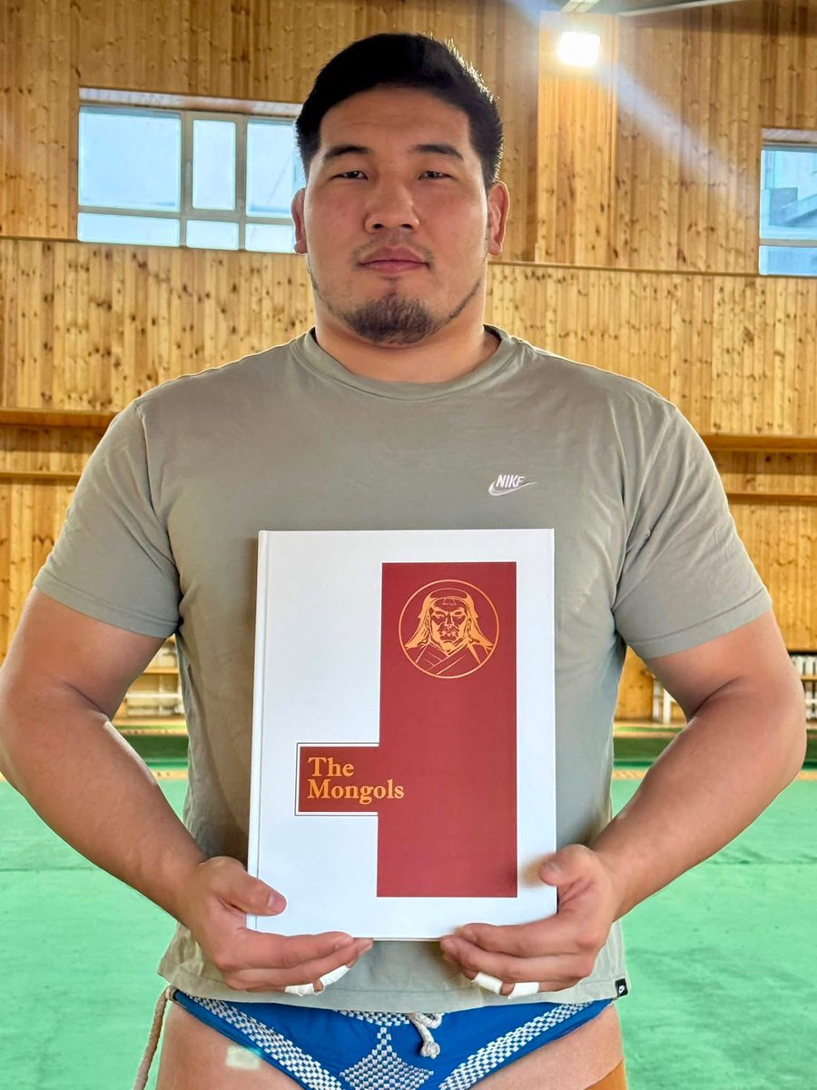 themongolmn's tweet photo. Монгол улсын Даян аварга Баярсайханы Орхонбаяр манлай! 🙏🏻 https://t.co/ASYN5WzZ49