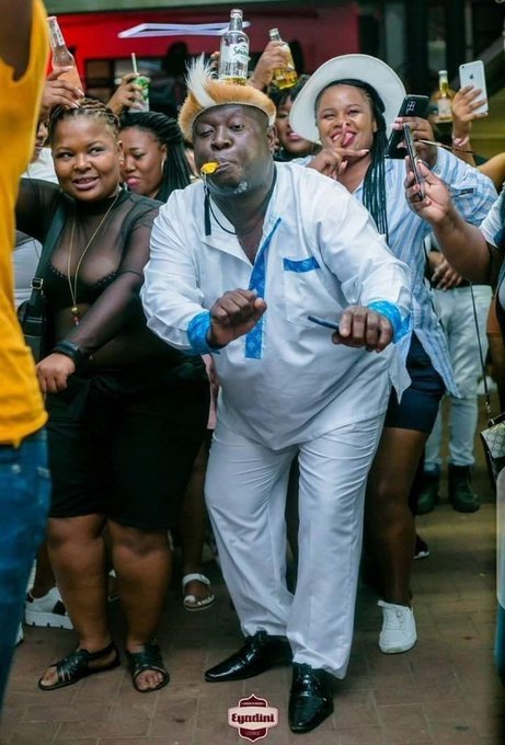 edwinctu1's tweet photo. @georgediano Watu wa kijiji wakijua nyumba ya mama ilijengwa na pesa ya kuuza pilisilingi river road.🤣😂😂😂 https://t.co/fNdSx2p8HB