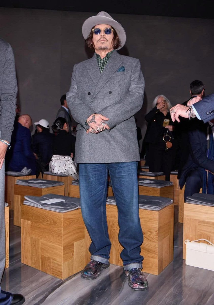 JDepp94941's tweet photo. #Johnnydepp
#Deppfans
#Deppmoments

Rate my look  from 1-10
❤️😊 https://t.co/RHzvFi1XMZ