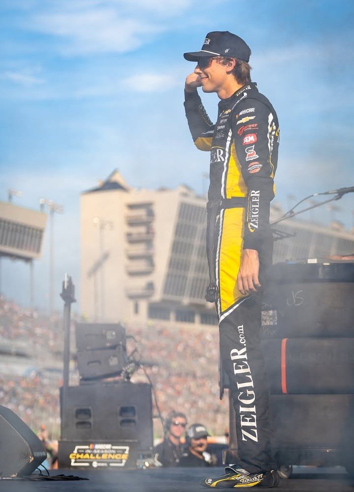 LogSomeLaps's tweet photo. Atlanta Motor Speedway 

So close there at the end just didn't have any help so had to settle for P3 tonight! https://t.co/2CB9BRbE6i