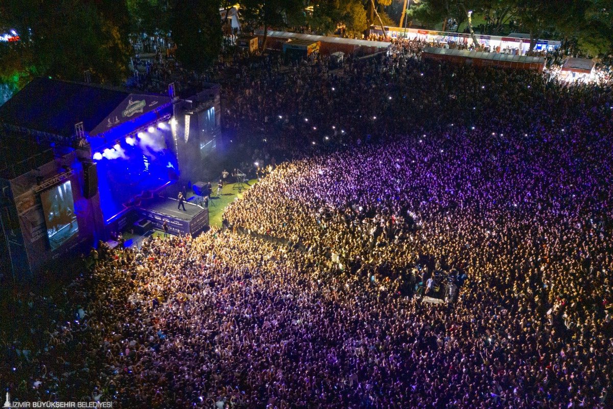 izmirgibiyiz's tweet photo. İEF 2026 Çim Konserleri’nin sanatçıları belli oldu.

 7 Eylül: Yıldız Tilbe
 8 Eylül: Mert Demir
 9 Eylül: Athena
 10 Eylül: Gülşen
 11 Eylül: Teoman
 12 Eylül: Semicenk https://t.co/UuuaexQRnk