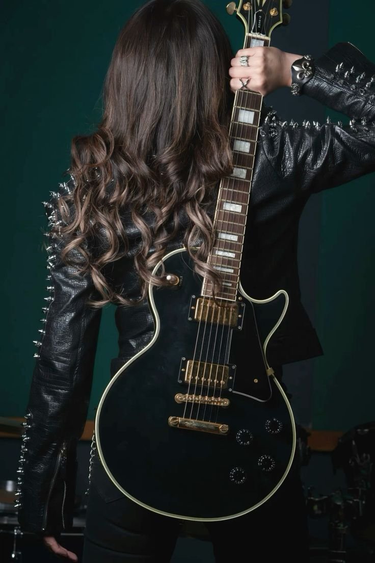 nuriacbotey's tweet photo. Noche, #verano y un solo de guitarra en un bar de carretera. Piénsalo.
13 de #julio, #DiaMundialDelRock #rock #actitud https://t.co/IiNPdvjvdW