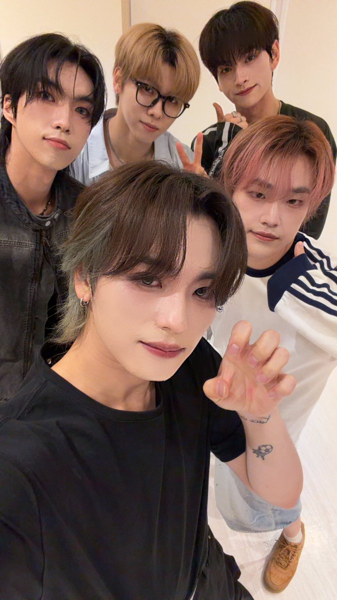 drop_1017's tweet photo. [🫧] 

Air 저희 사복 괜찮았나요 😎? 
다음은 2주 뒤 재원이 생일 공연 ~
푹 쉬고 만나요 Air 사랑해요 🥺🩵

#DROP #드랍 https://t.co/BqUEAJW9B4