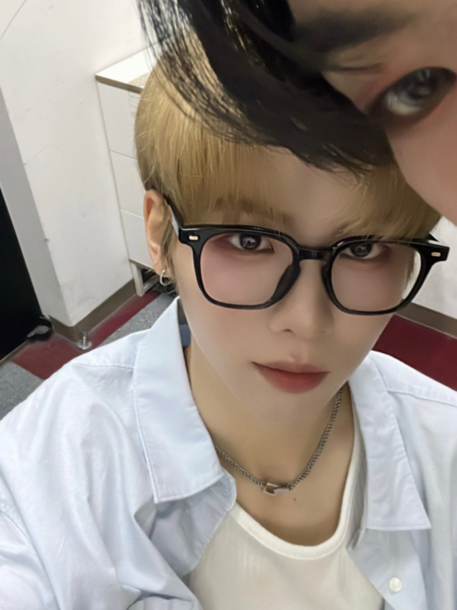 drop_1017's tweet photo. [🫧] 

Air 저희 사복 괜찮았나요 😎? 
다음은 2주 뒤 재원이 생일 공연 ~
푹 쉬고 만나요 Air 사랑해요 🥺🩵

#DROP #드랍 https://t.co/oygk8ZpuKA