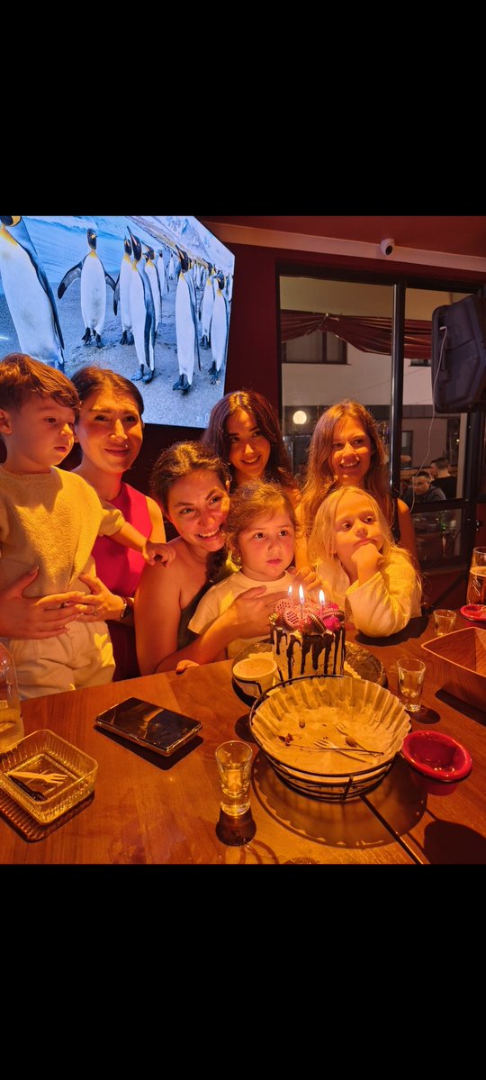 emreidill's tweet photo. Bi'tık doğum günü kutlaması 🍰 https://t.co/gW3TEbBNrC
