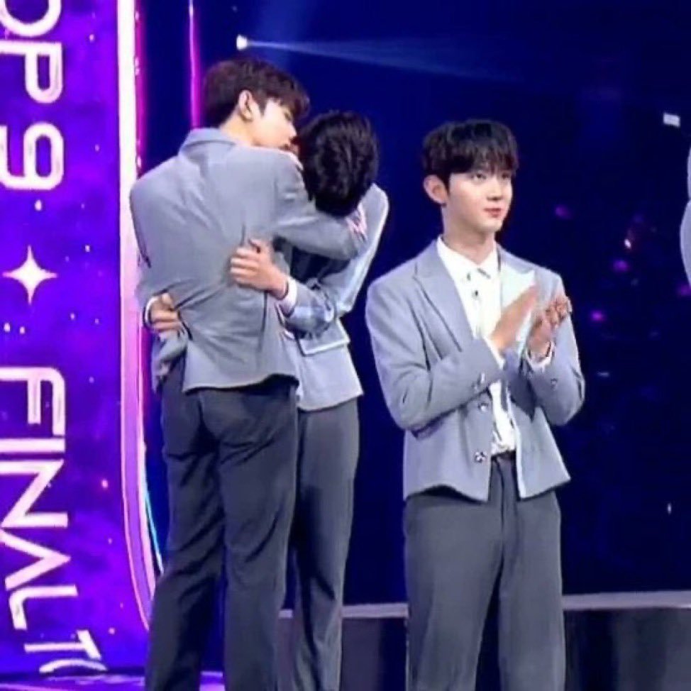 plasticbeez's tweet photo. seungeon mama dont panic but there are some gays behind you https://t.co/pmDWR0cZtr