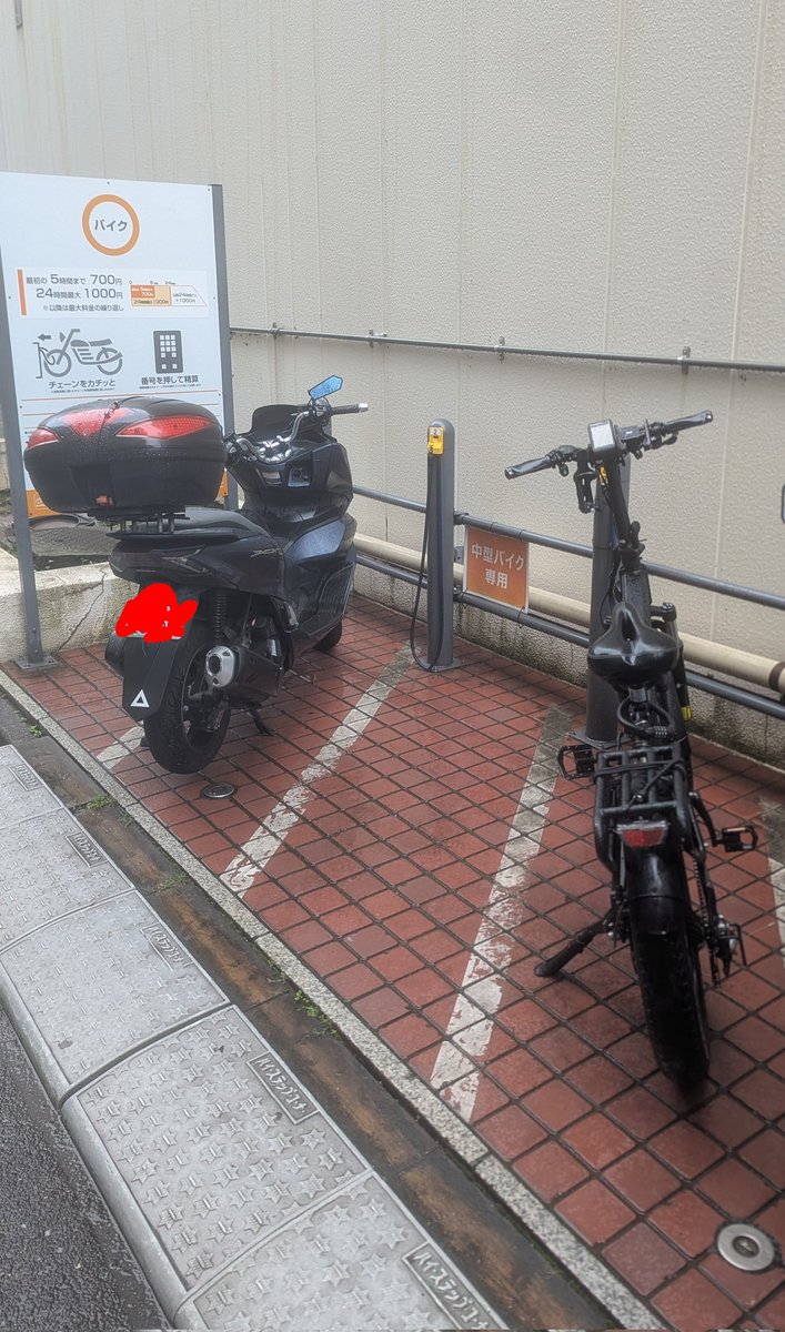 tokumuno's tweet photo. こういう時だけバイク面するのホントに気持ち悪い https://t.co/UmuZ1EZKpY