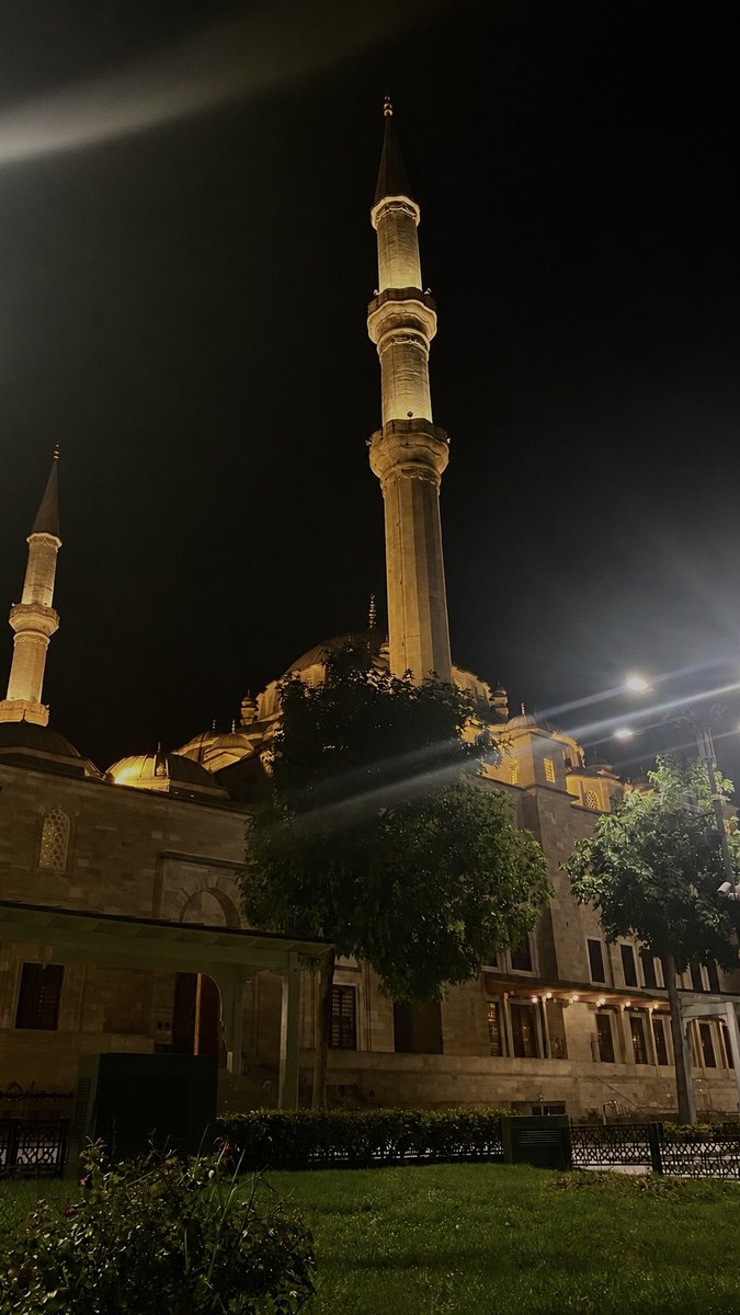 eliftkelif's tweet photo. Bir gece ansızın gezebilirim https://t.co/LpZkQPiQR3