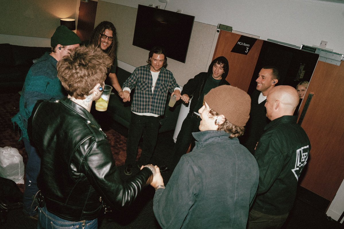 The Neighbourhood tweet media