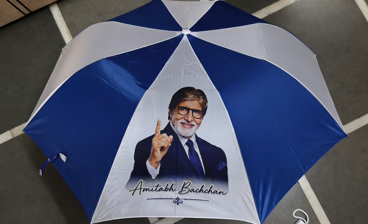 EFNilesh1212's tweet photo. Thank you, @SrBachchan  Sir, for your thoughtful gift of the beautiful umbrella for this monsoon.Your love and care for your Extended Family &amp; fans make every Sunday Darshan even more special. 
Grateful always. 🙏❤️
Stay Healthy Stay Happy.🤗😍🌹
#AmitabhBachchanExtendedFamily https://t.co/zGVjL6b9qp