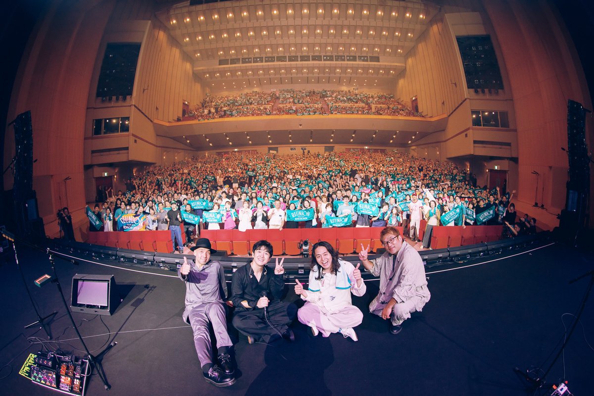 Ryota_Fujimaki's tweet photo. 【REUNION🎸】
全21公演が無事に終演しました！
沢山のご来場ありがとうございました✨

そして！
レミオロメン 2027年ツアー決定！
「Re Dialogue Tour 2027」 

2027.3/9(火)東京ガーデンシアター
からスタートします💨

詳細こちら▼
https://t.co/dxzZHj2tg4 https://t.co/Lmdw2UjXu4