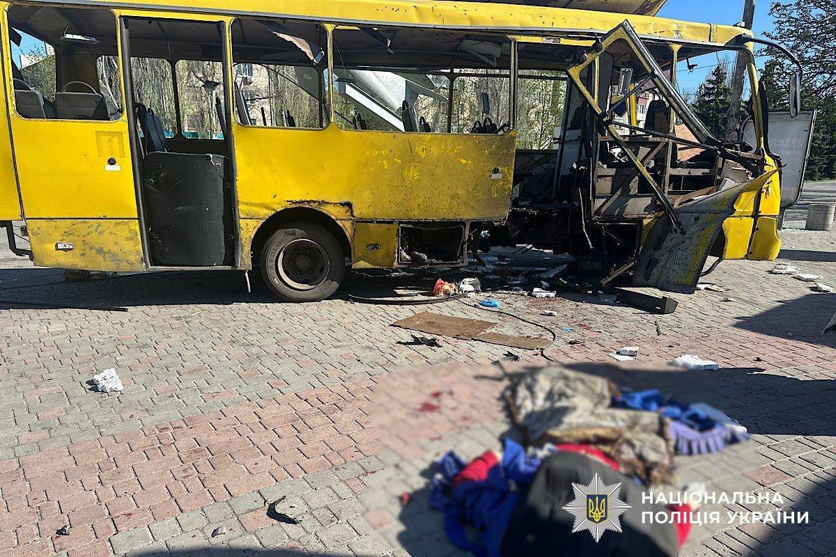 ukrainesinger's tweet photo. 💔 Nikopol. A Ukrainian city right across from a nuclear power plant and home to one of the largest metallurgical plants in Europe. For 4 years, it has faced daily Russian shelling and drone attacks. Yet, life goes on—people stay, and the factories keep operating under fire. https://t.co/D9RR3NjmRz