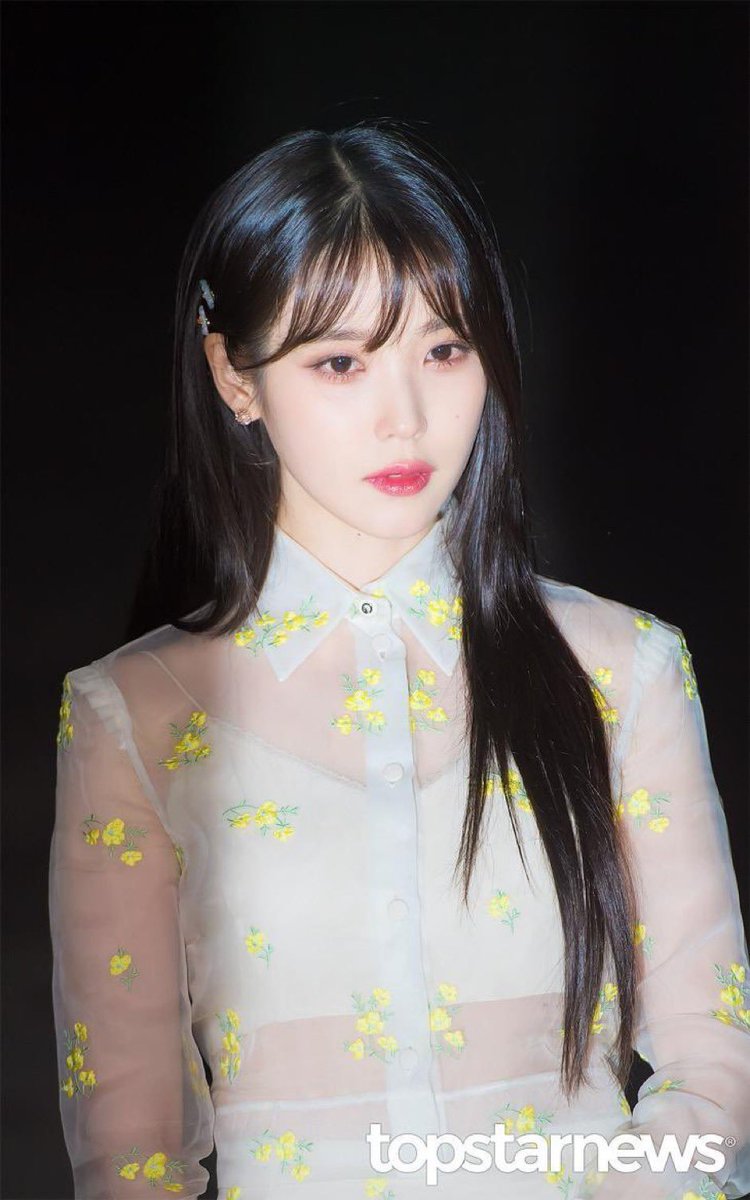 srdlwldmso_'s tweet photo. 생일날 경복궁 간 아이유 기억하는 사람 https://t.co/RbAVtQsSCL