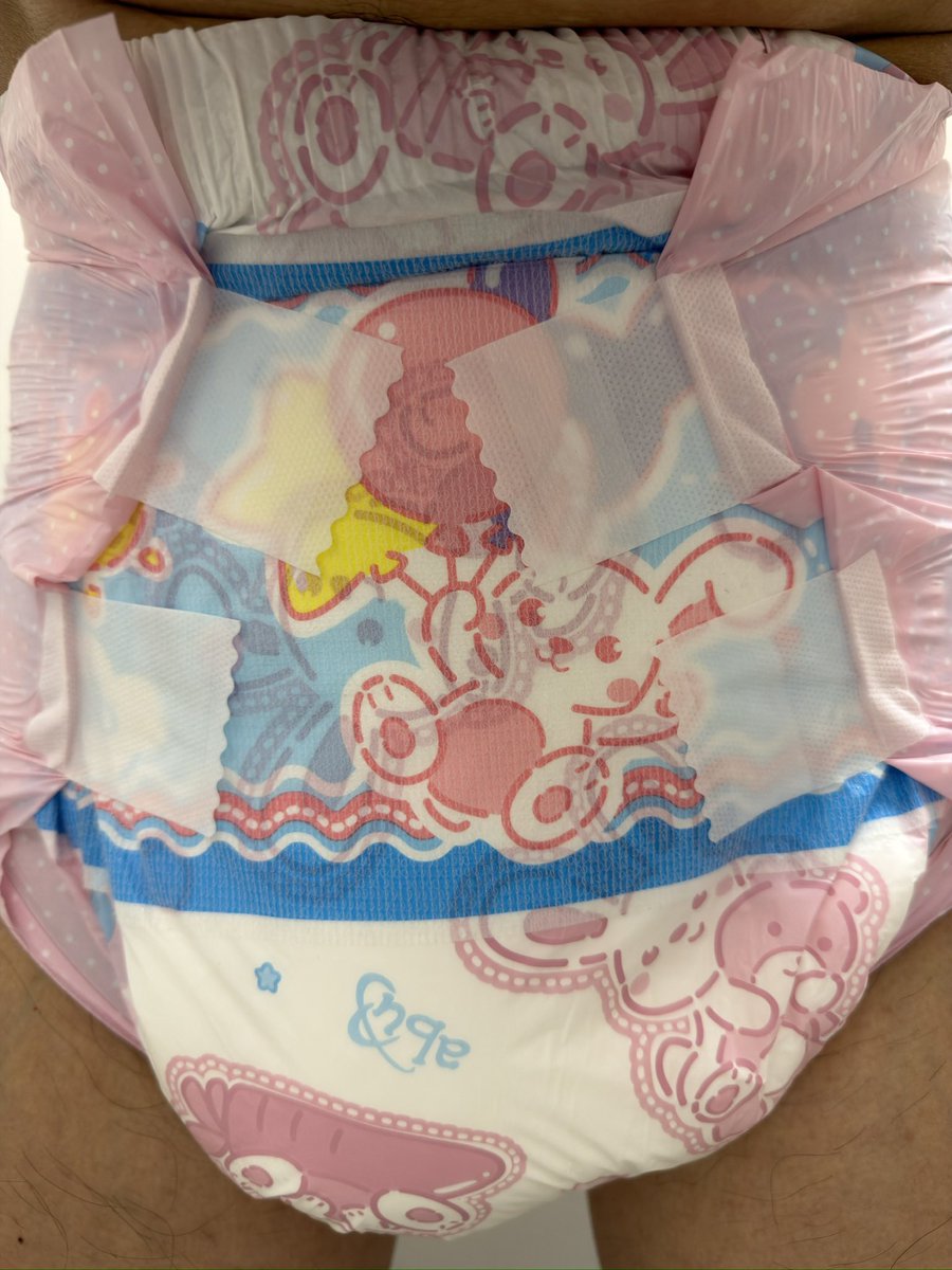 e3e_sj's tweet photo. お仕事早く終わったから、おむつ履いて帰る！お家に着くまでチッチ我慢できるかな♩
#おむつ 
#abdl 
#お漏らし https://t.co/mTU0HfCV9w