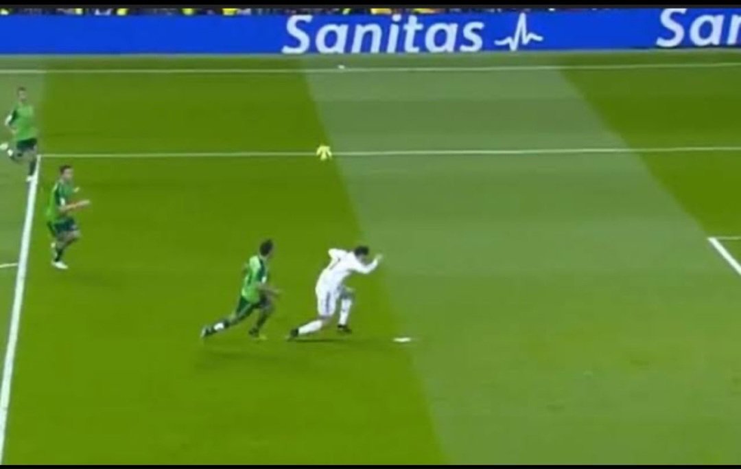 gugigoco's tweet photo. @madrid_total2 Apoco acá lo hizo???🤣🤣🤣 https://t.co/osjhgDeQFR