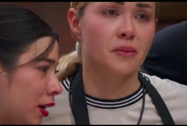 odaliscaroquera's tweet photo. Ha y viste #tambien la #Hipócrita de la #astuta de #Flor #Ixdit este #personaje le lloro más a #Camila que a su #mama 😱😱 y la #flor que le dió la #Codorniz a #camila por qué no el #guajolote porque sería??? lloraban antes de #mencionar la #eliminada #MasterChefMx https://t.co/fK45PvPnwS