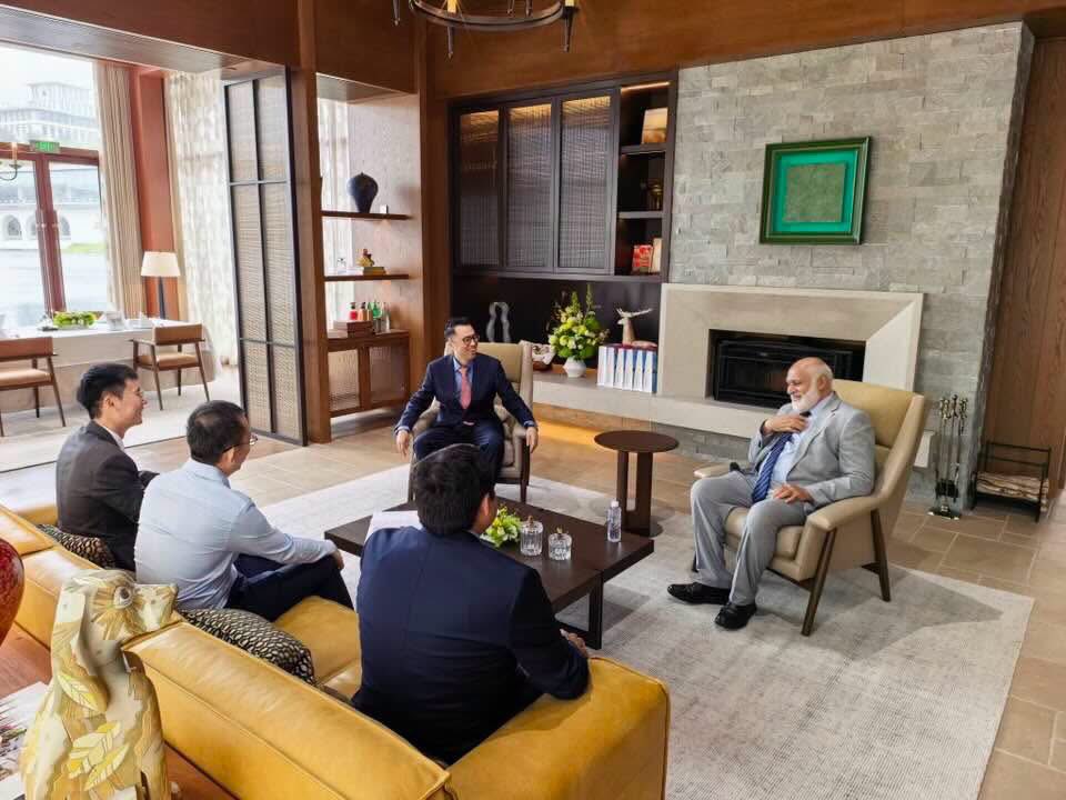 DrNiazAhmadSI's tweet photo. Yesterday, visited @Huawei’s R&D Campus in Shanghai alongside Huawei CEO and held productive discussions on innovation, emerging technologies, and future opportunities for collaboration between Huawei and Pakistan’s higher education sector.

The visit provided valuable insights into Huawei’s world-class research and development ecosystem, with discussions focusing on Artificial Intelligence, digital transformation, advanced ICT, academia-industry collaboration, research partnerships, and talent development. 

Reaffirmed HEC’s commitment to fostering strategic partnerships that strengthen innovation and create greater opportunities for Pakistani universities, researchers and students.