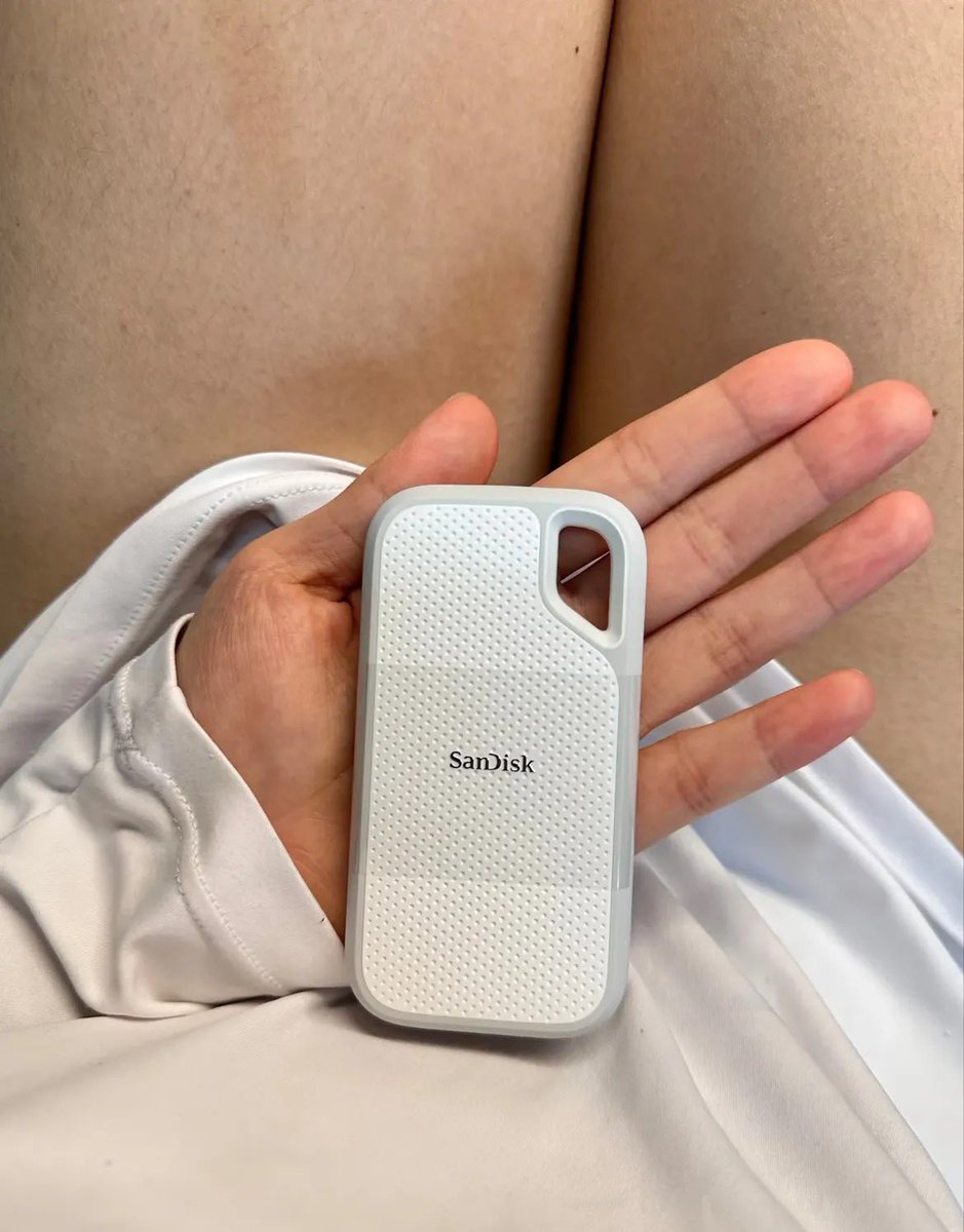 nadaeladela's tweet photo. iCloud, makasih ya… tapi hubungan kita cukup sampai di sini 😭🙏
Nemu storage yang belinya sekali, pakenya bisa terus. Buat yang memori HP tinggal napas doang, ini penyelamat sih. https://t.co/ZeI9qJ2mzY