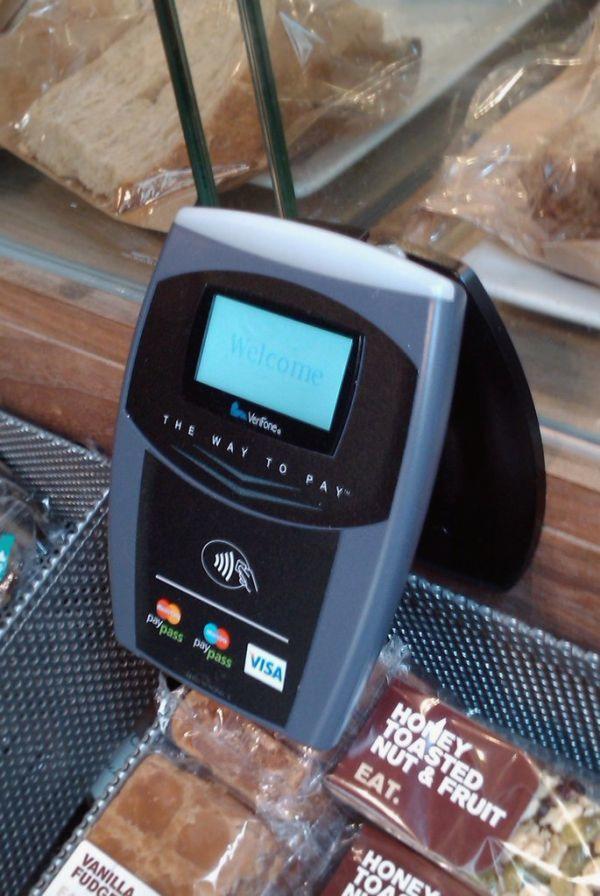 ZuberiAzna's tweet photo. Solana memecoin season fading. TVL still high but retail fatigue is real. Focus on infrastructure plays now. #Solana https://t.co/9F6h3RSWnA