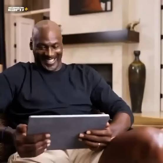 MCabequi's tweet photo. @2010MisterChip LeBron James 
Mas partidos en la historia 1.622 partidos
Mas minutos en la historia 61.031 minutos.
Más puntos : 43.440 puntos.
Más victorias 1,236 Victorias.

Entonces Lebron James, de acuerdo a la excelsa teoría de MisterChip, eres el mejor...🤣😂🤣😂 https://t.co/gUXtc8Pb08