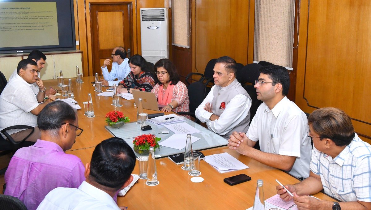 svoruganti1466's tweet photo. Energy Sector Review - day 3

Green Energy Corridor - 3 projects were reviewed, the ambitious program will expand the Transmission Sector in Rajasthan significantly

13 July 2026

@BhajanlalBjp 
@DIPRRajasthan 
@RajGovOfficial 
@RajCMO 
@artizzzz 
@mnreindia 
@PIBJaipur https://t.co/JPulcXPMCu