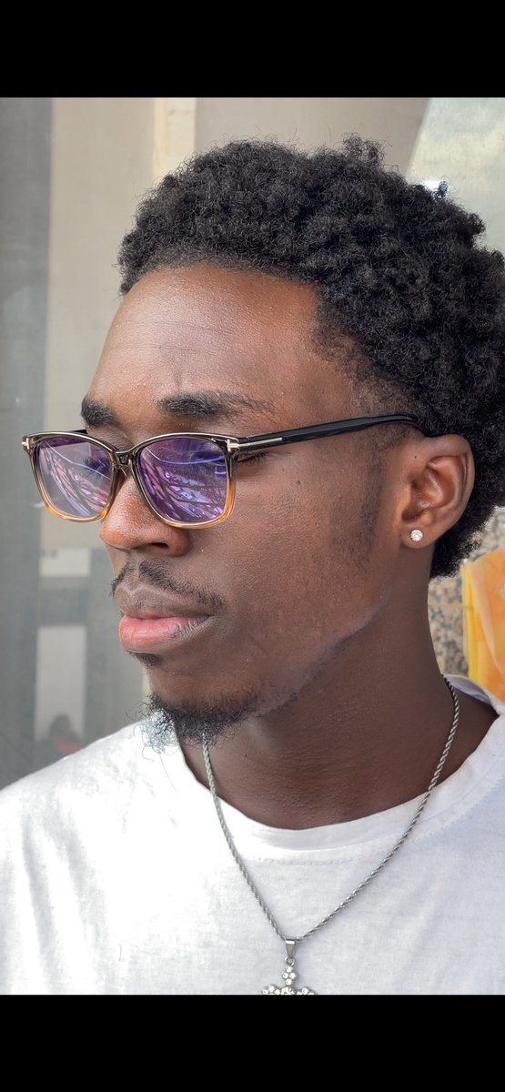 EyedentityUg's tweet photo. Optical frames/ Photochromics/ Blue light blocking glasses 😎
50,000ugx.
📍PIONEER MALL PG 86 https://t.co/5GcHJL96MA