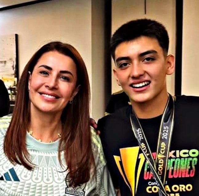 AllFutbolMX's tweet photo. "I don't think it's right to place the weight of Mexico on his shoulders. 

Not because he doesn't want that responsibility, but because we don't need to put that kind of pressure on Gil. We have to let him take it one step at a time."

– Rafaela Pimenta on Gilberto Mora (17). ✍🏼 https://t.co/4Xs5TxJN5H