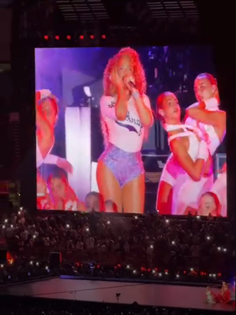 CELIAYONCE's tweet photo. I'm speechless 😭😭😭😭😭 https://t.co/ufBFGtObQk
