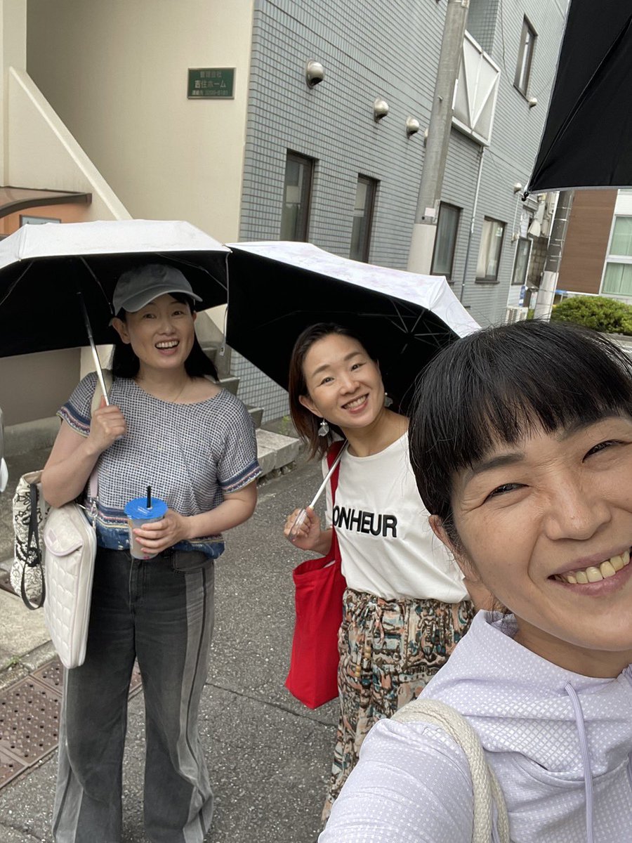 AkiSketcher's tweet photo. 私の顔した死神A（あきは&amp;あっきー）リハ。
歌入り読み合わせしてみて、「直美」がめっちゃ体力使うことがわかってびっくり‼️
振り付けしてもらた^_^
今宮さんが音出してくれた^_^
#ワタシニ 
#アワリト https://t.co/ZAg56A5Wuu