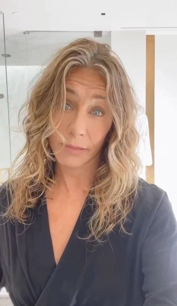 jenaniston019's tweet photo. Sweetheart did you truly love me ❤️ https://t.co/Fa6WZxBDe4