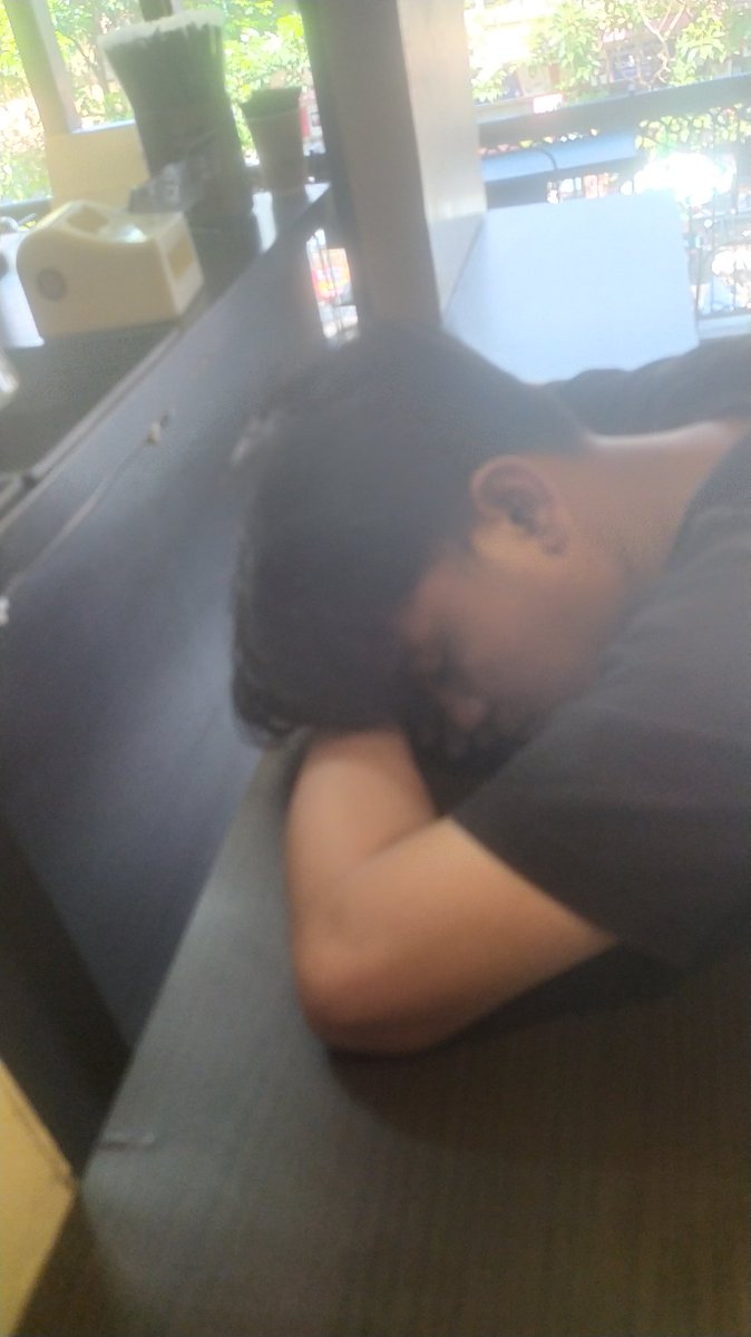 CocoCoxon's tweet photo. Pov senin shift pagi dgn  backsound lagu sore https://t.co/sI8jOBwBWx