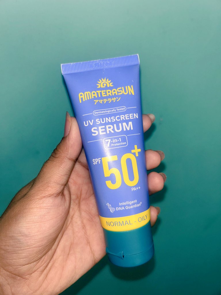 luvbeetea's tweet photo. Dulu aku termasuk orang yang males reapply 

sunscreen karena rasanya lengket. 🥲

Untung nemu yang ini. Ringan, gampang dibaur, 

dan nggak bikin gerah dipakai buat aktivitas 

sehari-hari. 🤍 https://t.co/xwbRr12iZg
