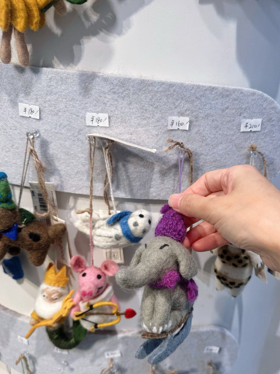 FiiTsch's tweet photo. Just finished this cute woven felt keychain—total hand-made cozy vibe, perfect for gifting! ， https://t.co/p3FV97q8TR