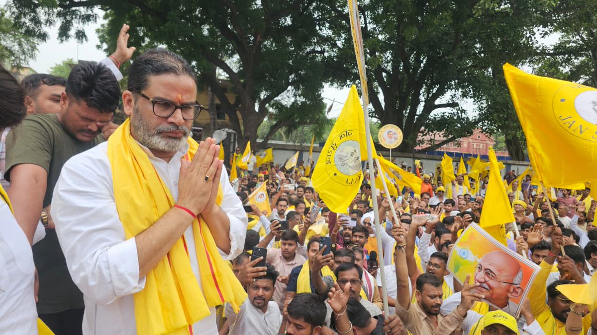 JS_Ummeed's tweet photo. "जय बिहार, जय-जय बिहार" के नारों से गूंज उठा स्काउट एवं गाइड मैदान!

बांकीपुर विधानसभा क्षेत्र से जन सुराज के सूत्रधार प्रशांत किशोर के नामांकन में उमड़ा जनसैलाब। ऐतिहासिक उपस्थिति के लिए बांकीपुर की देवतुल्य जनता को सादर नमन! 🙏✨

#bankipurwithpk #prashantkishor https://t.co/jkQxVqC155