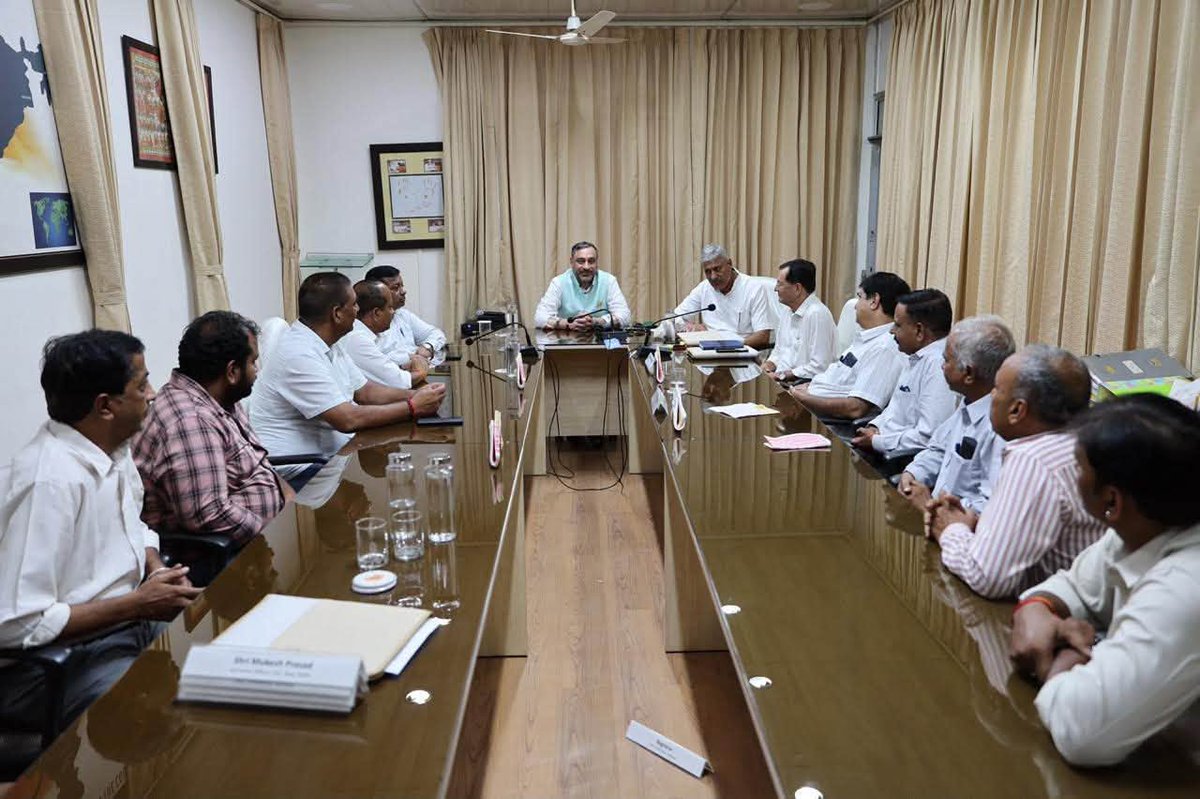 ParikshatManhas's tweet photo. सीईसी निदेशक प्रो. परिक्षितसिंह मनहास ने ईएमएमआरसी को दिए डिजिटल शिक्षा के विस्तार के मंत्र , 15वीं बोर्ड ऑफ मैनेजमेंट बैठक में गुणवत्तापूर्ण ई-कंटेंट, मूक पाठ्यक्रम और व्यास चैनल के लिए प्रोडक्शन बढ़ाने पर दिया जोर I #CEC #UGC #EMMRC #ViksitBharat https://t.co/BMHwcN9OxA