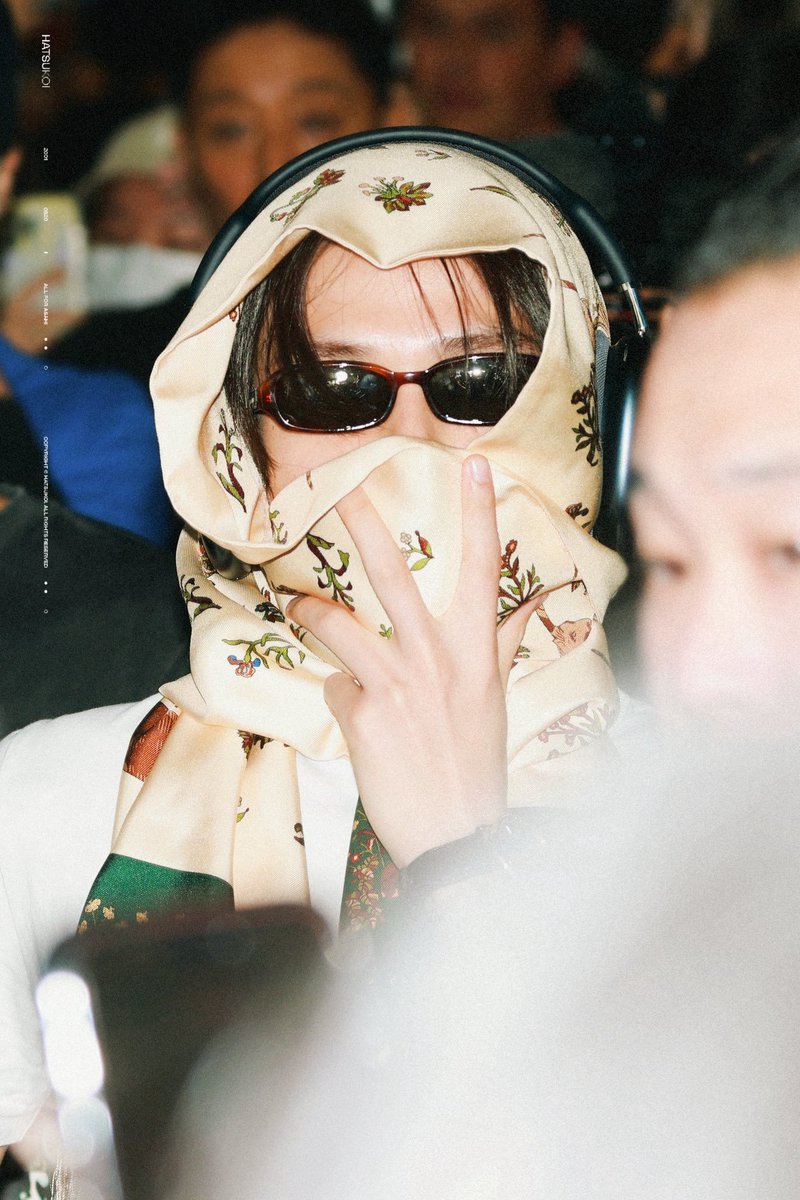 timidipity's tweet photo. 260713 GMP 🛬

Drake's
Ecru Unicorn Print Tubular Silk Tasselled Scarf

Saint Laurent
SL 872 ERIN

#ASAHI #아사히 #アサヒ #朝光 #TREASURE #트레저 https://t.co/epQOWGKmnU