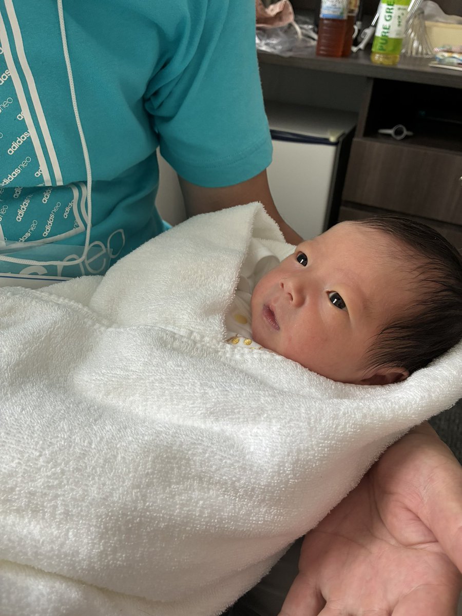 otonroom's tweet photo. 7月8日長男に第一子が誕生🎊

ちょっとおとなしいイケメンです

これでオトンの子ども3人と孫3人
全て男の子の男系家族です😆

みんな元気なのがなによりです✌️ https://t.co/0foKPwLQNW