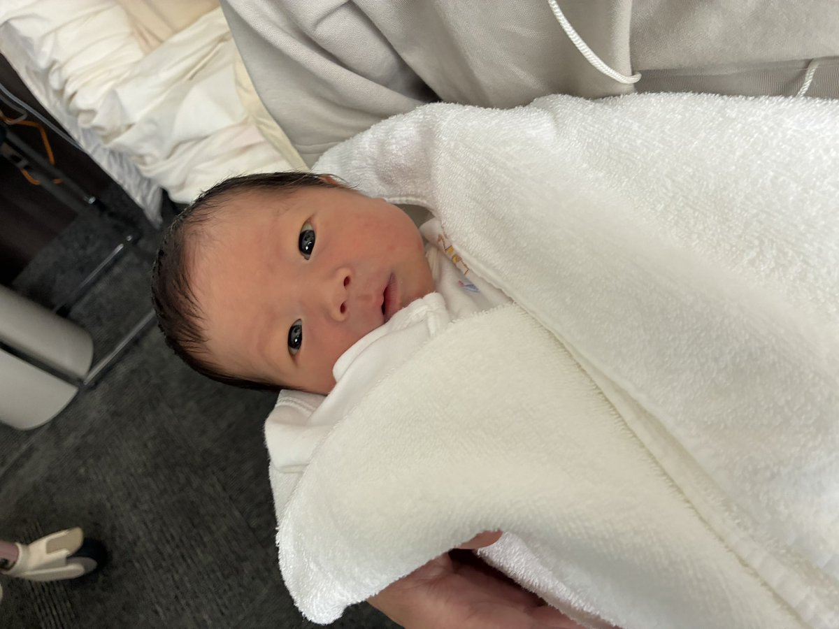 otonroom's tweet photo. 7月8日長男に第一子が誕生🎊

ちょっとおとなしいイケメンです

これでオトンの子ども3人と孫3人
全て男の子の男系家族です😆

みんな元気なのがなによりです✌️ https://t.co/0foKPwLQNW