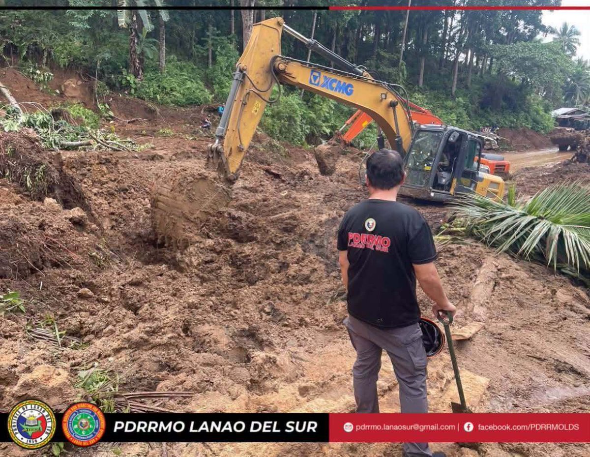 balitangA2Z's tweet photo. TINGNAN: Nasa pitong indibidwal na ang kumpirmadong nasawi sa pagguho ng lupa sa Brgy. Ngingir, Calanogas sa Lanao del Sur sa kasagsagan ng habagat at bagyong #IndayPH. #BalitangA2Z
📷 Provincial DRRM Office-Lanao del Sur https://t.co/g2atRr9prh