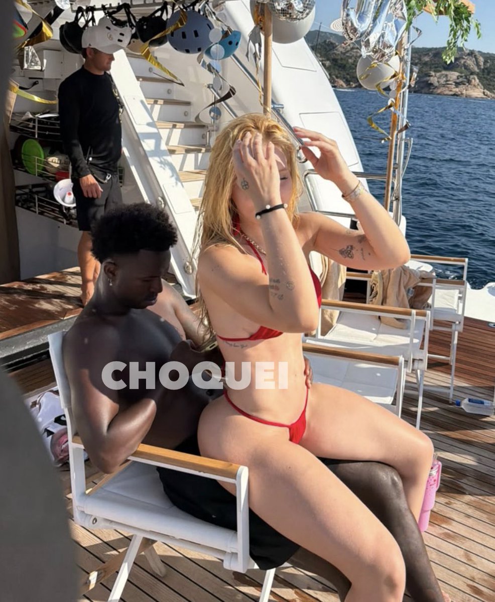 it_Rutie's tweet photo. This Vinícius Jr. photo has everyone asking questions. 👀 https://t.co/YlgyIXeW0B