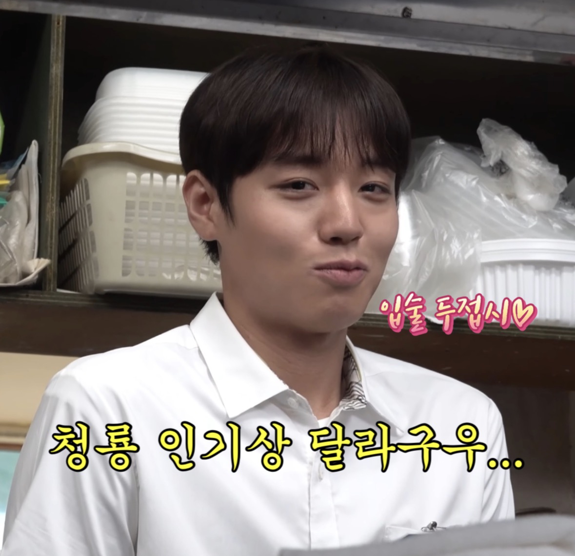 kitty_yona's tweet photo. 샤라웃 to @KiyoungChicken 
오늘부터 열심히 기영이숯불두마리치킨 먹고 메이는 패브릭 포스터 받고
박지훈은 청룡 인기상 받아보자고
ㄱㅂㅈㄱ

#박지훈 #기영이숯불두마리치킨 #기영이치킨 #PARKJIHOON #MAY #청룡투표 #치킨은역시기영이 #朴志訓 https://t.co/L5h4eccooR